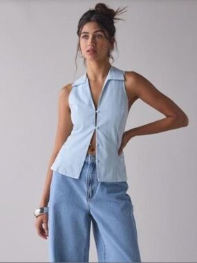 Urban Outfitters Light Blue Sleeveless Collared Button-Down Vest Top Size M NWT